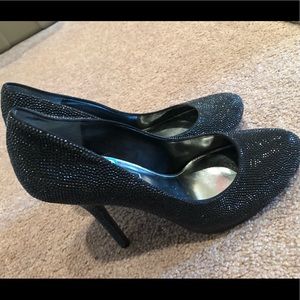 Nina Sparkling Charcoal Round-toe Heels!